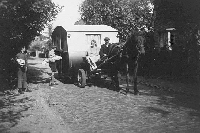 camperen met distributie.jpg (44505 bytes)