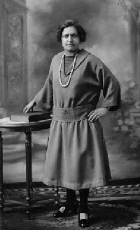 tante to sterk.jpg (21988 bytes)